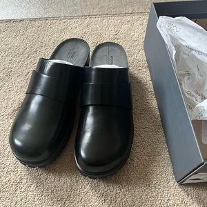 Brand new black leather Ecco clogs! Size 8.5